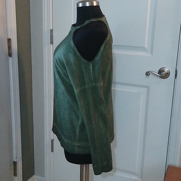 Shirt - Picture 2 of 4